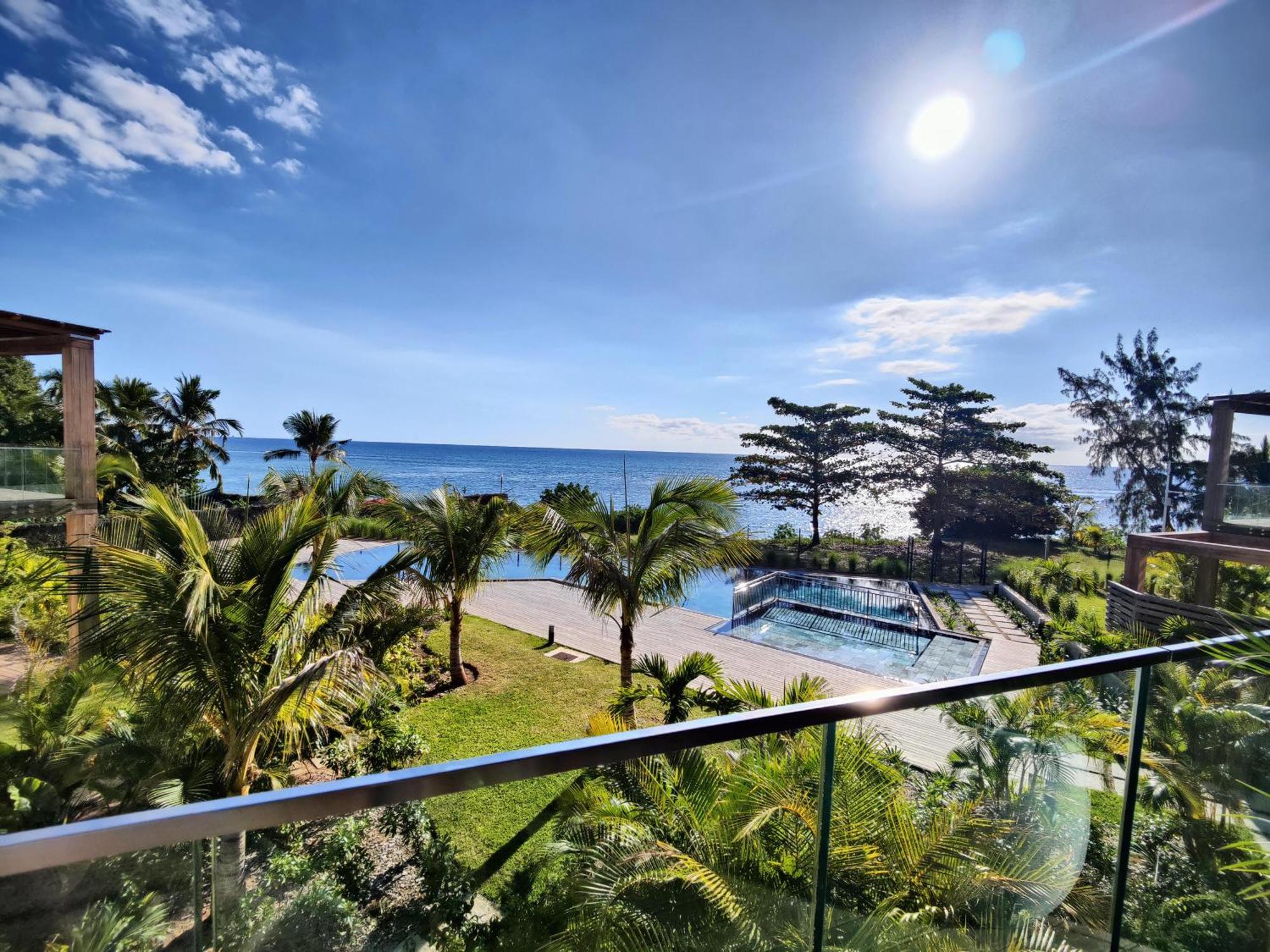 Ocean Point Beach Front Apartment Pointe aux Piments Exterior foto