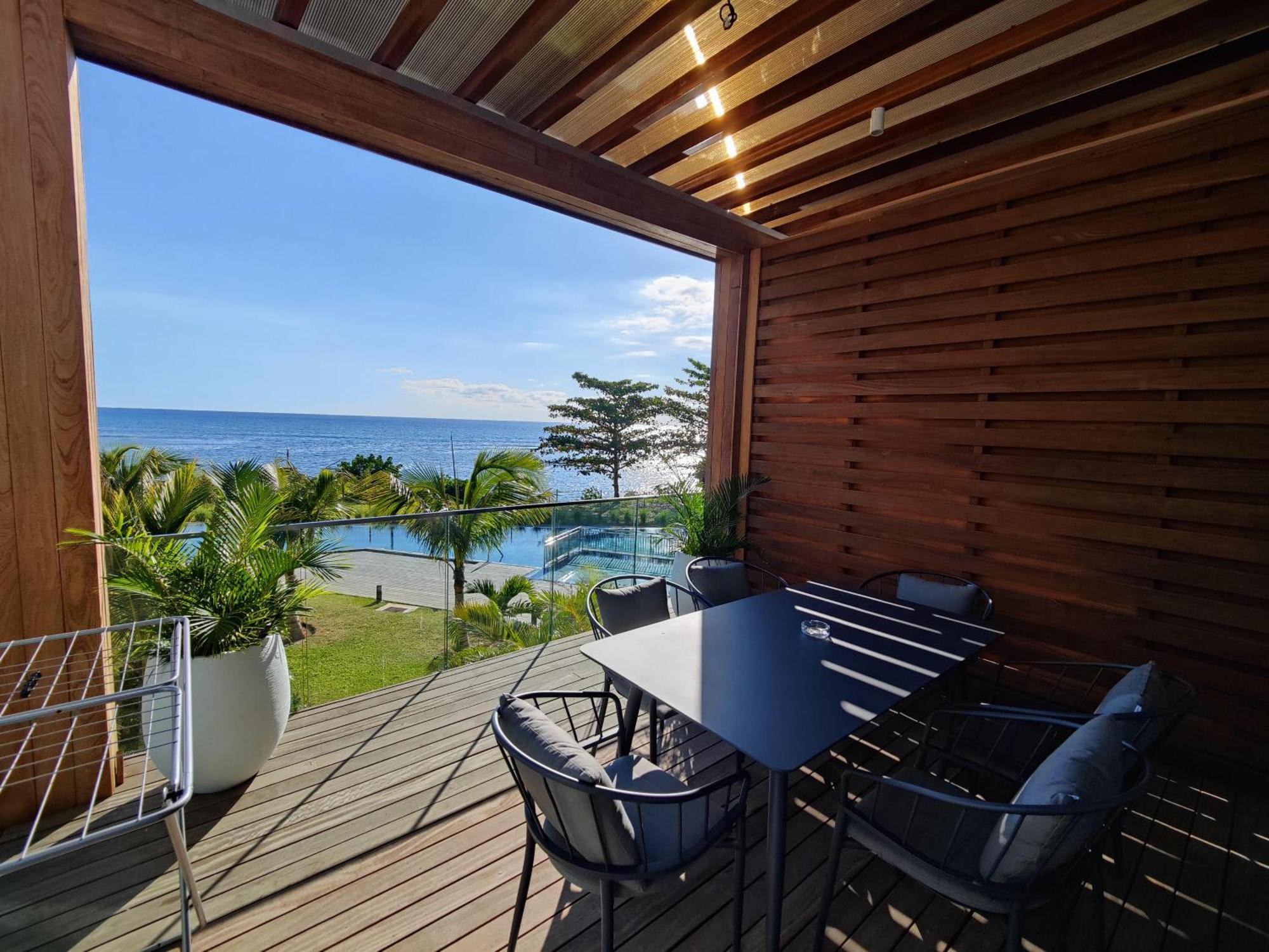 Ocean Point Beach Front Apartment Pointe aux Piments Exterior foto