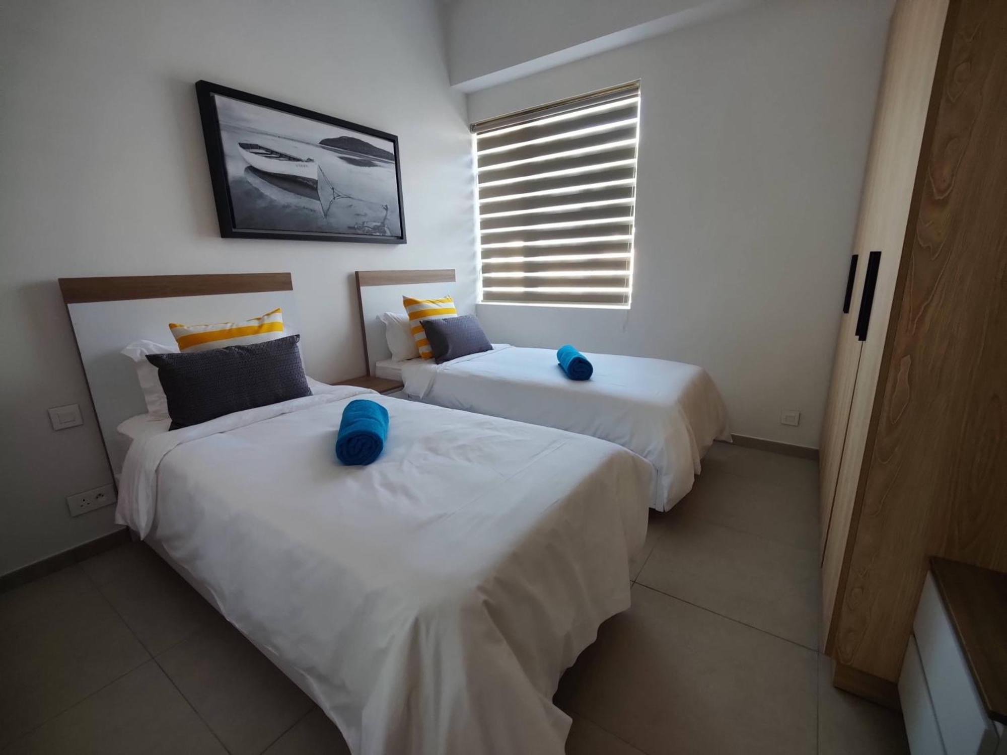 Ocean Point Beach Front Apartment Pointe aux Piments Exterior foto