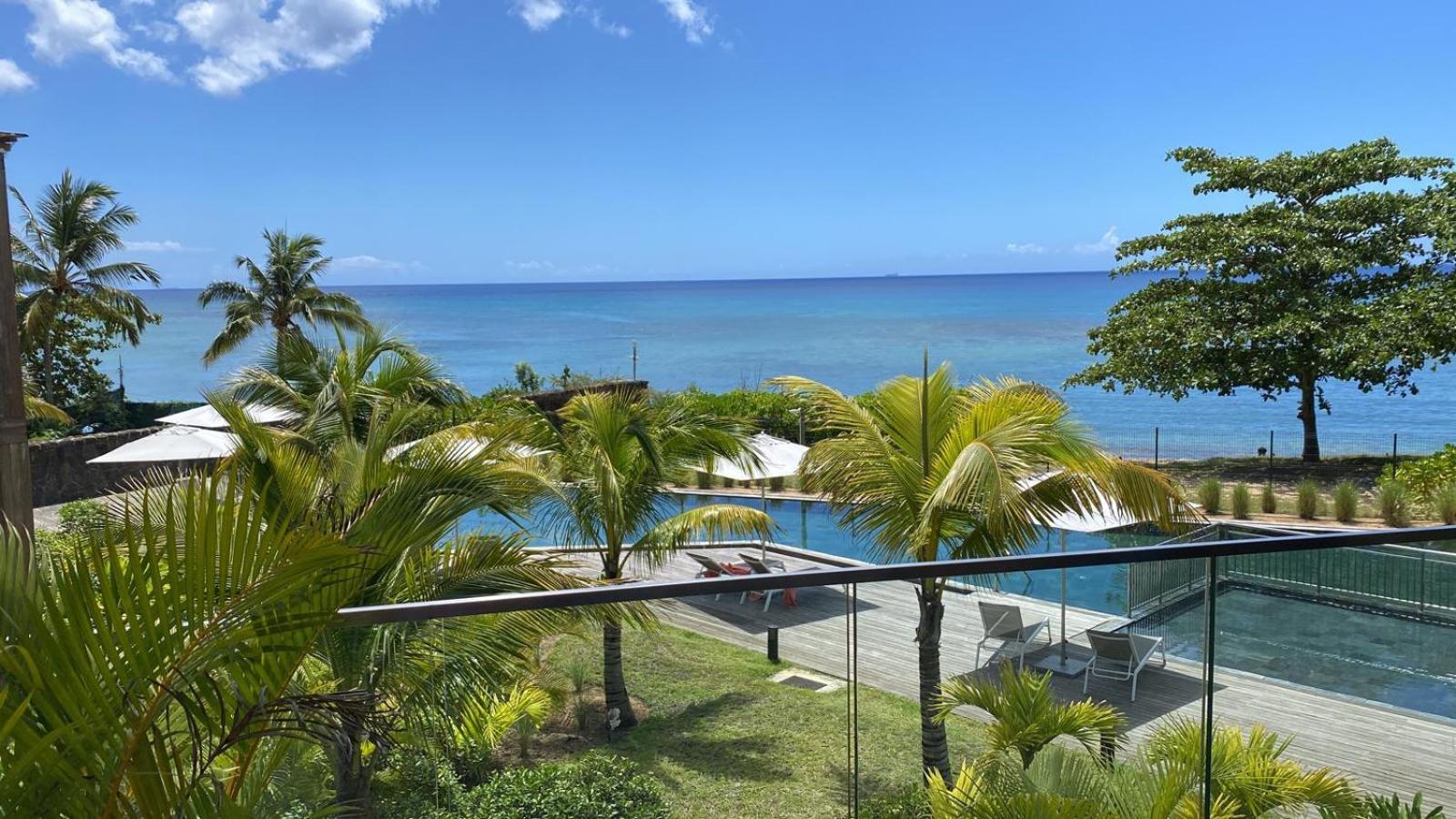 Ocean Point Beach Front Apartment Pointe aux Piments Exterior foto